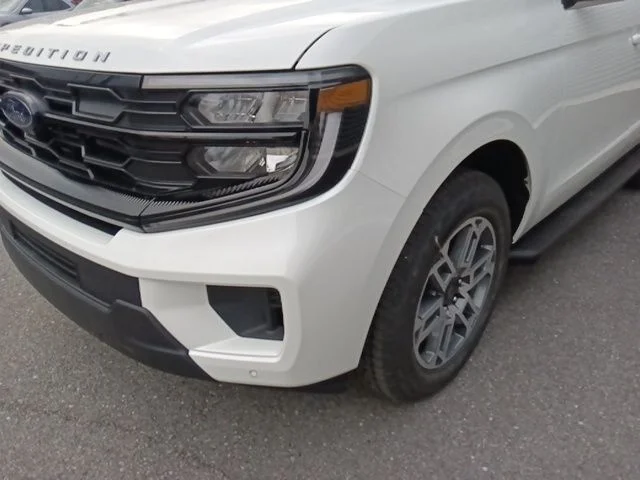 New 2025 Star White Metallic Tri-Coat Ford Active image 9