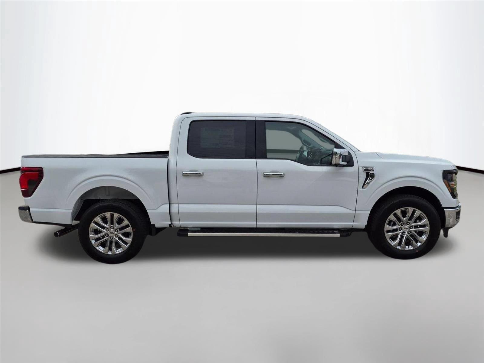 New 2026 Oxford White Ford XLT image 4