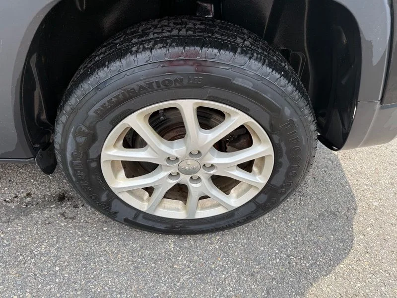 Used 2017 Black Jeep Latitude image 14