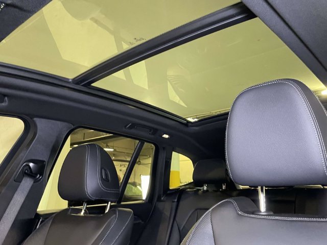 Used 2022 Black BMW xDrive30i image 18