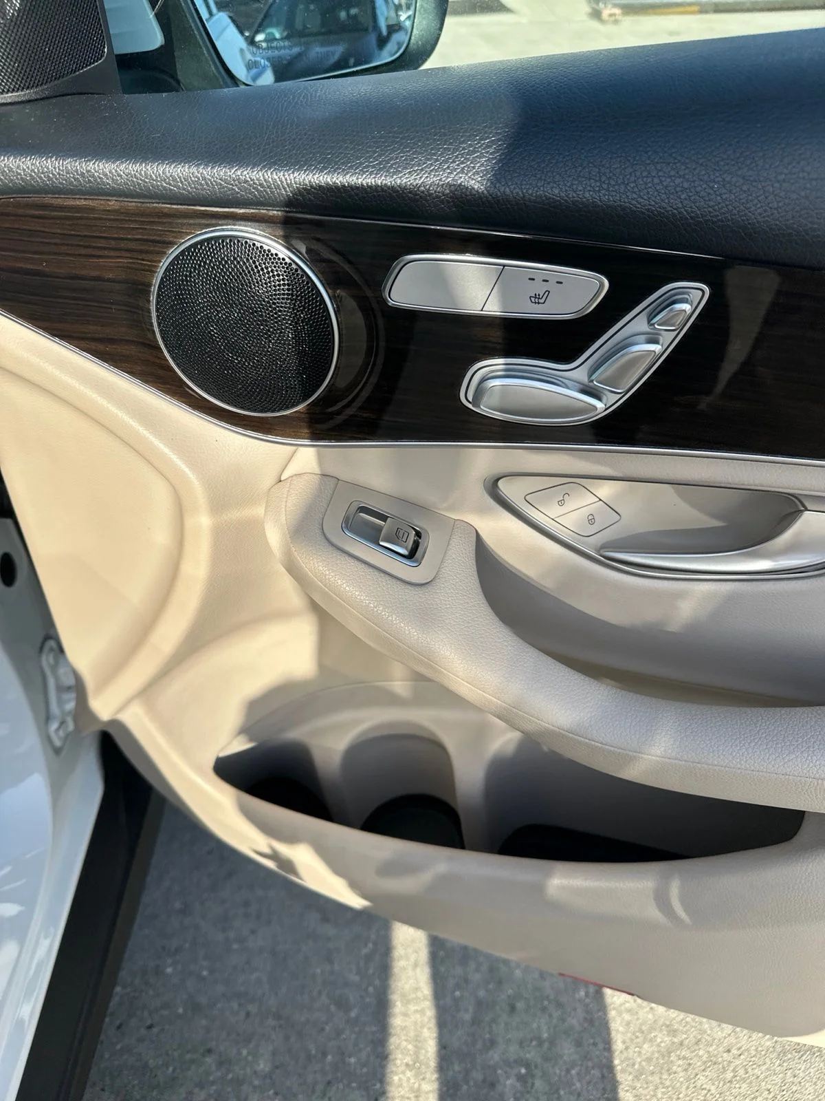 Used 2020 White Mercedes-Benz GLC 300 image 7