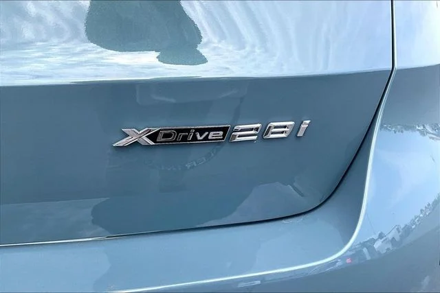 Used 2026 Cape York Green Metallic BMW xDrive28i image 33