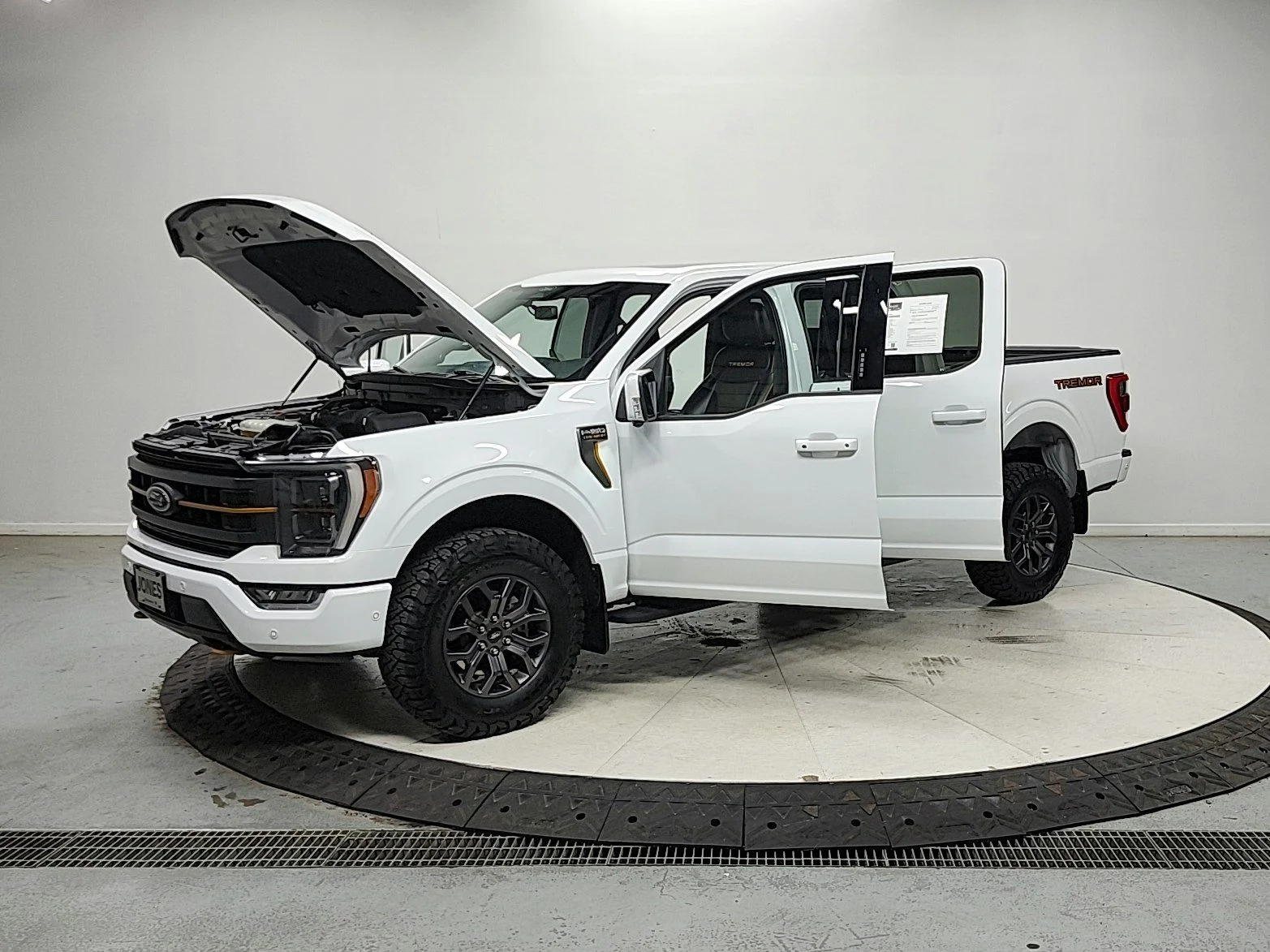 Used 2022 Oxford White Ford Tremor image 12