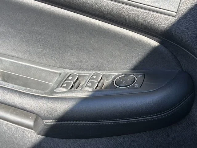 Used 2022 Black Ford SE image 21