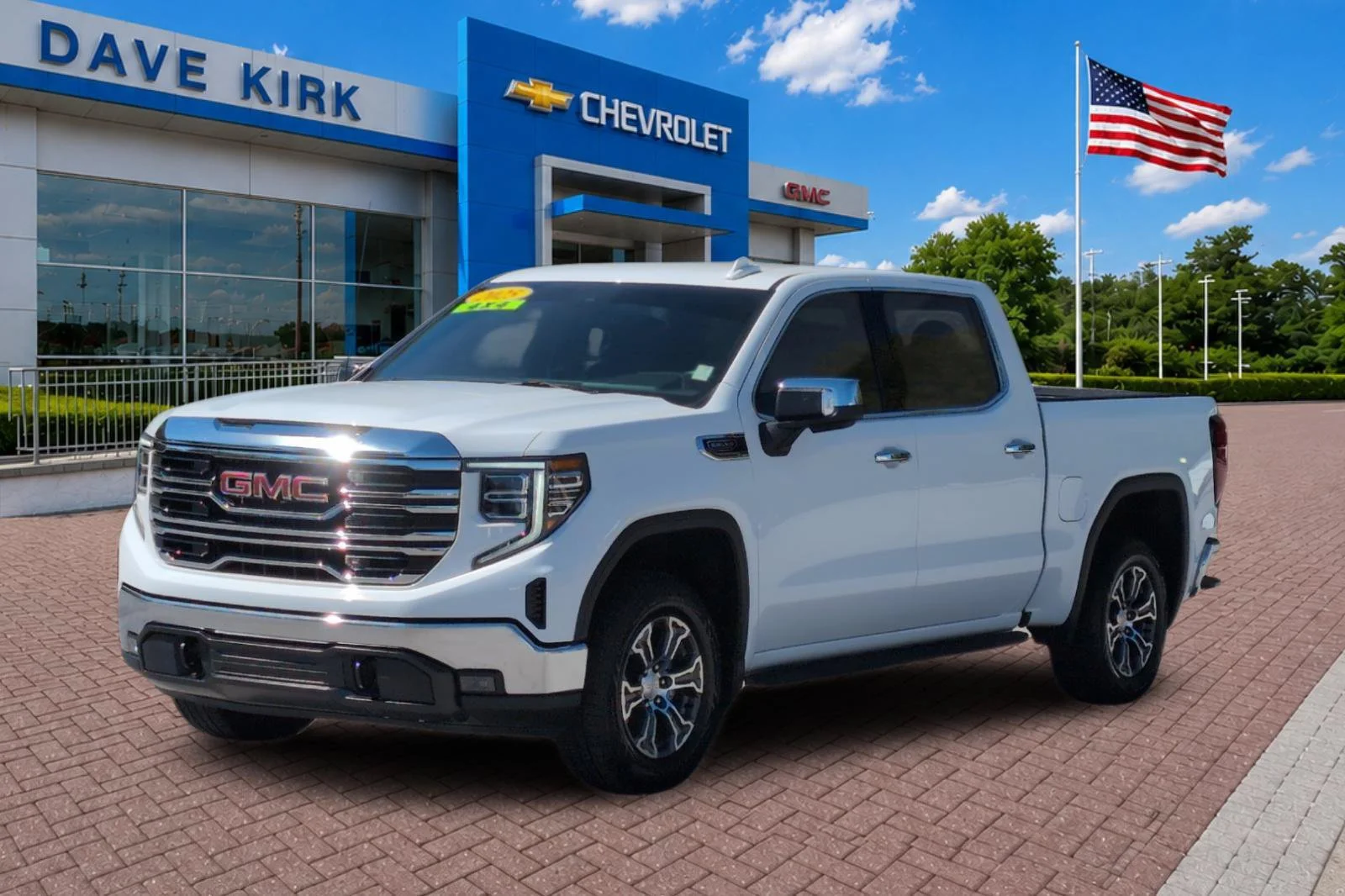 Used 2025 Summit White GMC SLT image 7
