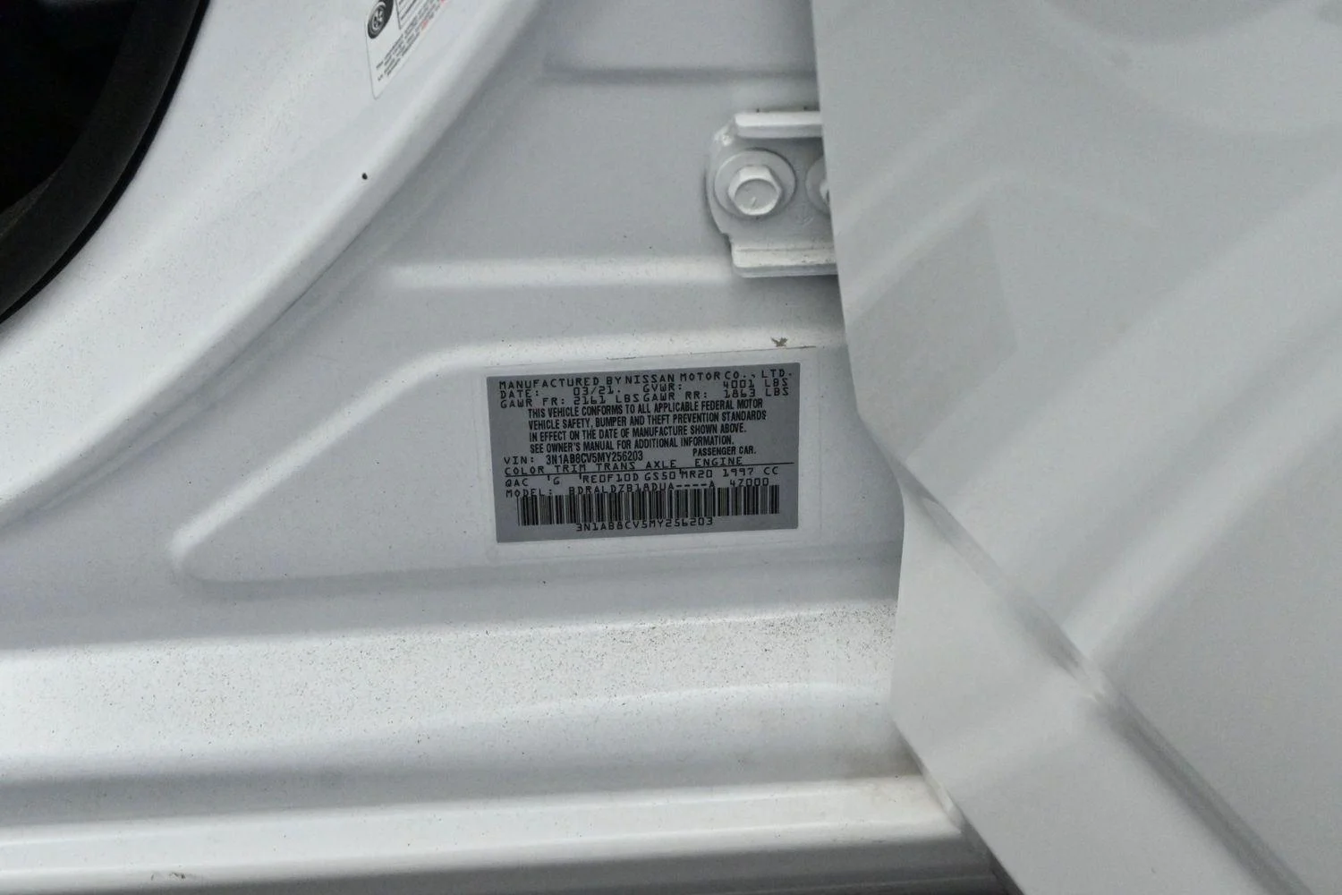 Used 2021 Aspen White Tricoat Nissan SV image 31