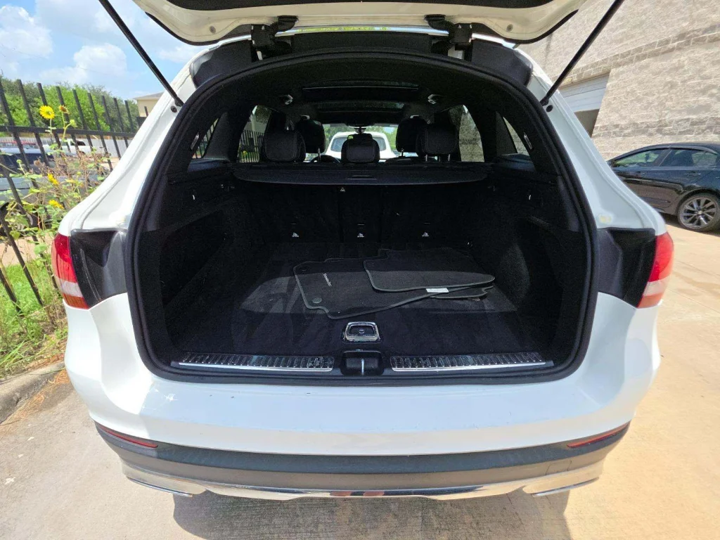 Used 2019 Polar White Mercedes-Benz 300 image 6