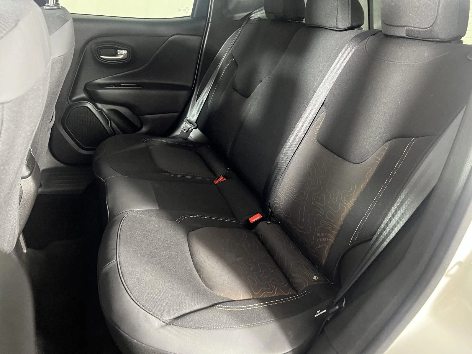 Used 2023  Jeep Upland image 23