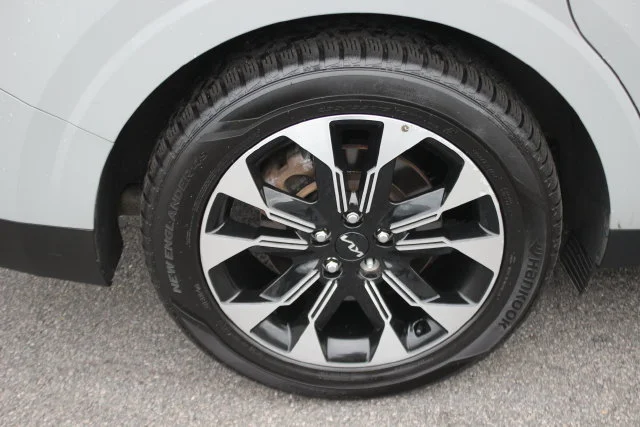 Used 2024 White Kia EX image 38