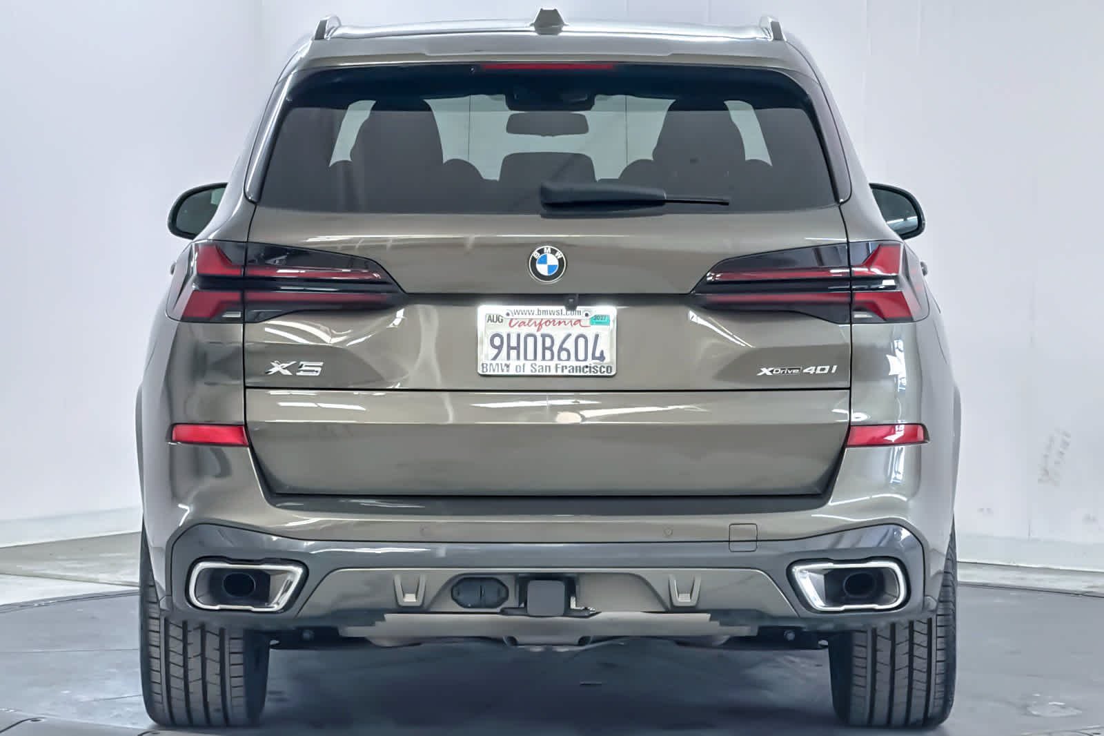 Certified Used 2024 Manhattan Green Metallic BMW xDrive40i image 7