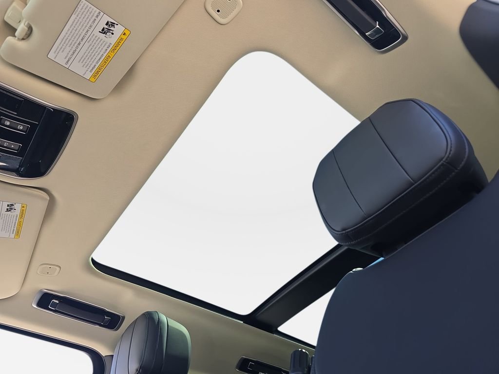 New 2026 Fuji White Land Rover SE LWB image 32