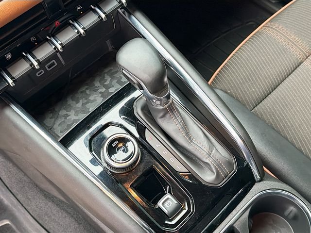 Used 2024 White GMC AT4 image 17