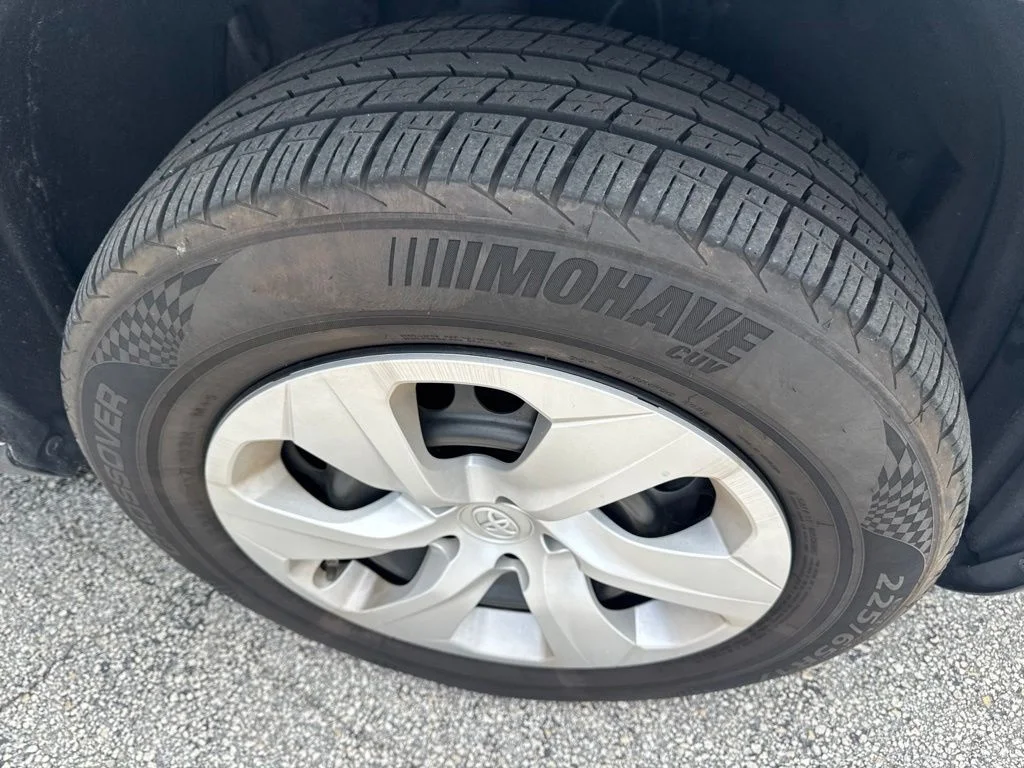 Used 2025 Ice Toyota LE image 7