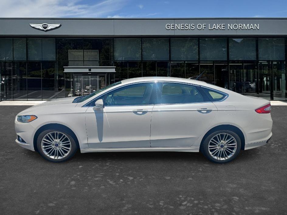 Used 2016 White Platinum Clearcoat Metallic Ford SE image 7