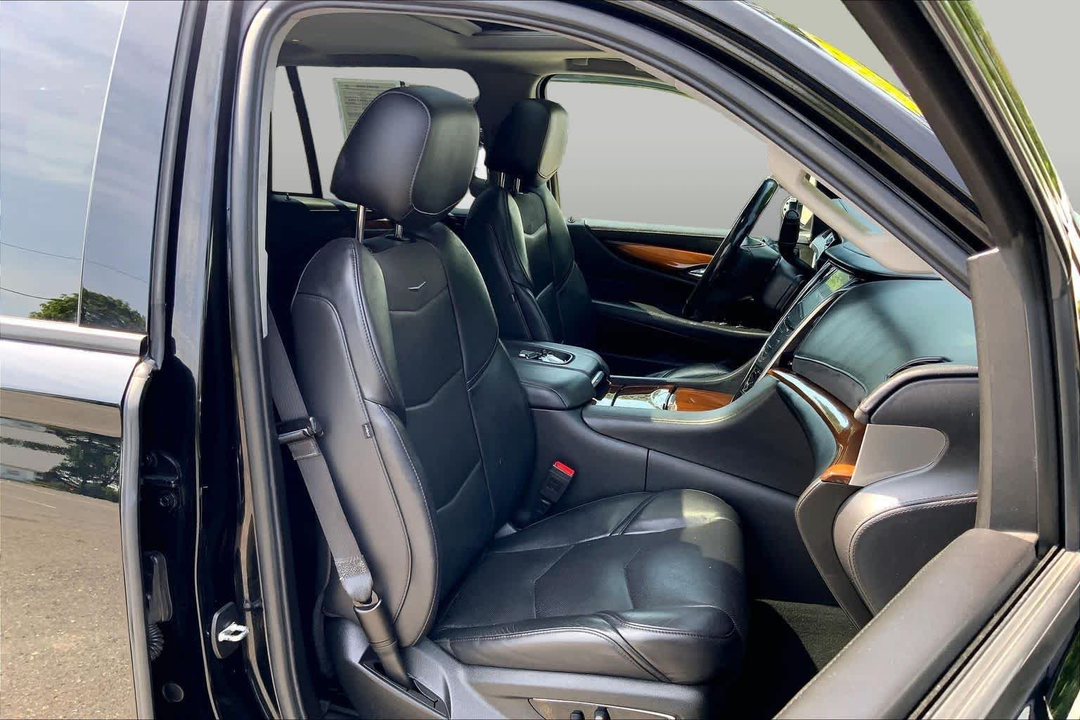 Certified Used 2020 Black Raven Cadillac Luxury image 4