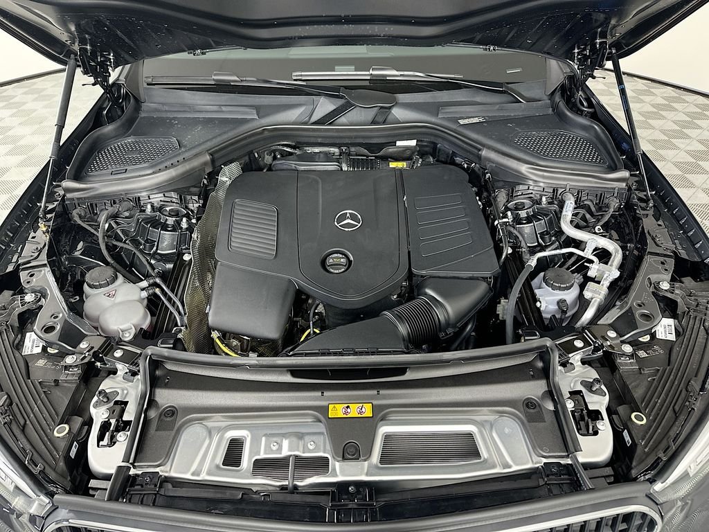 New 2026 Graphite Grey Metallic Mercedes-Benz GLC 300 image 32