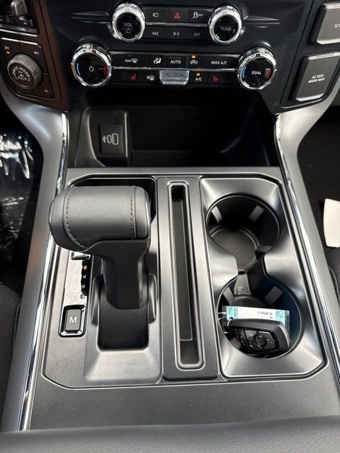 New 2026 Oxford White Ford XLT image 30