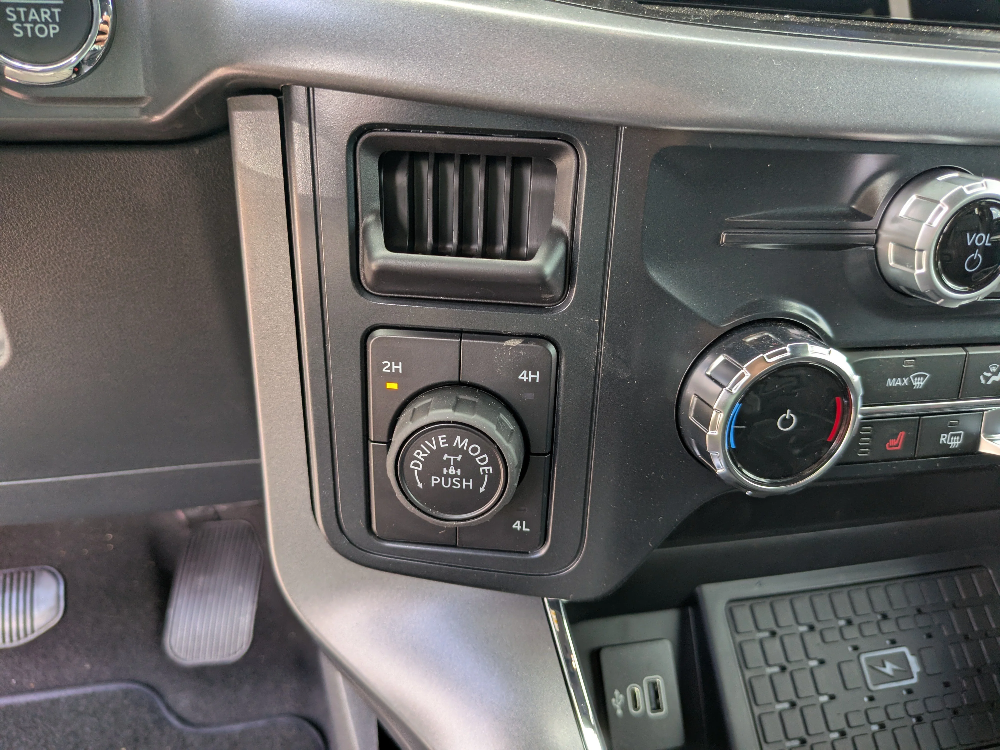 New 2026 Agate Black Metallic Ford XLT image 27