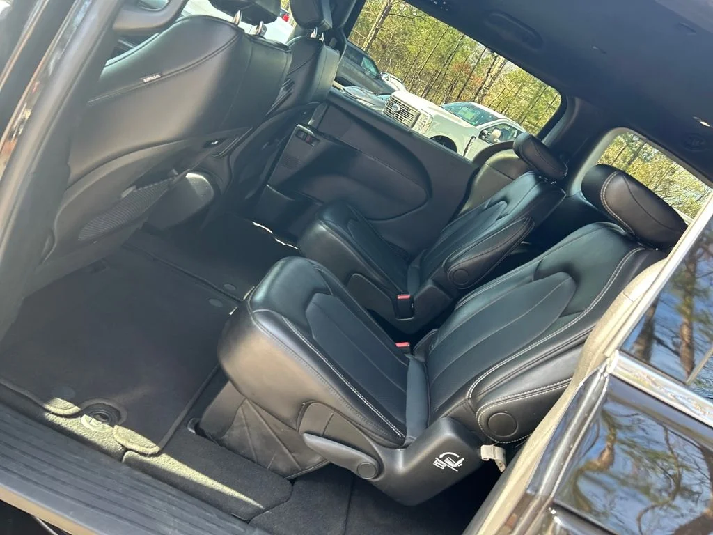 Used 2025 Black Chrysler Select image 24