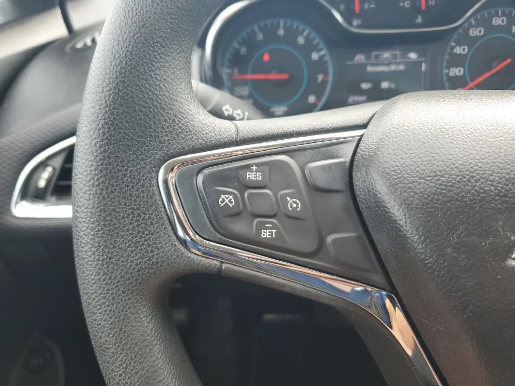 Used 2017 SUMMIT WHITE Chevrolet LT image 19