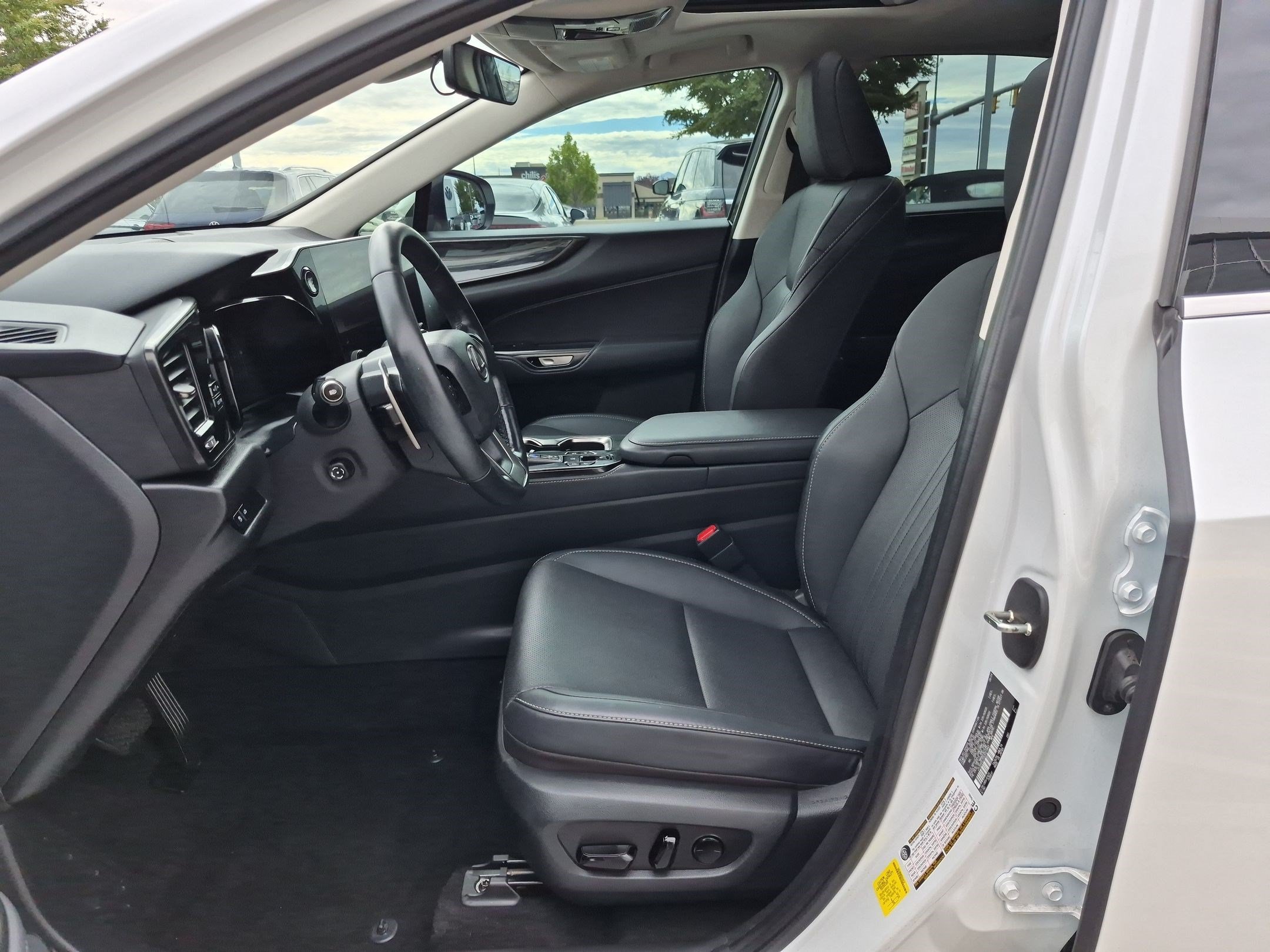 Used 2025 White Pearl Lexus NX 350 Premium image 16