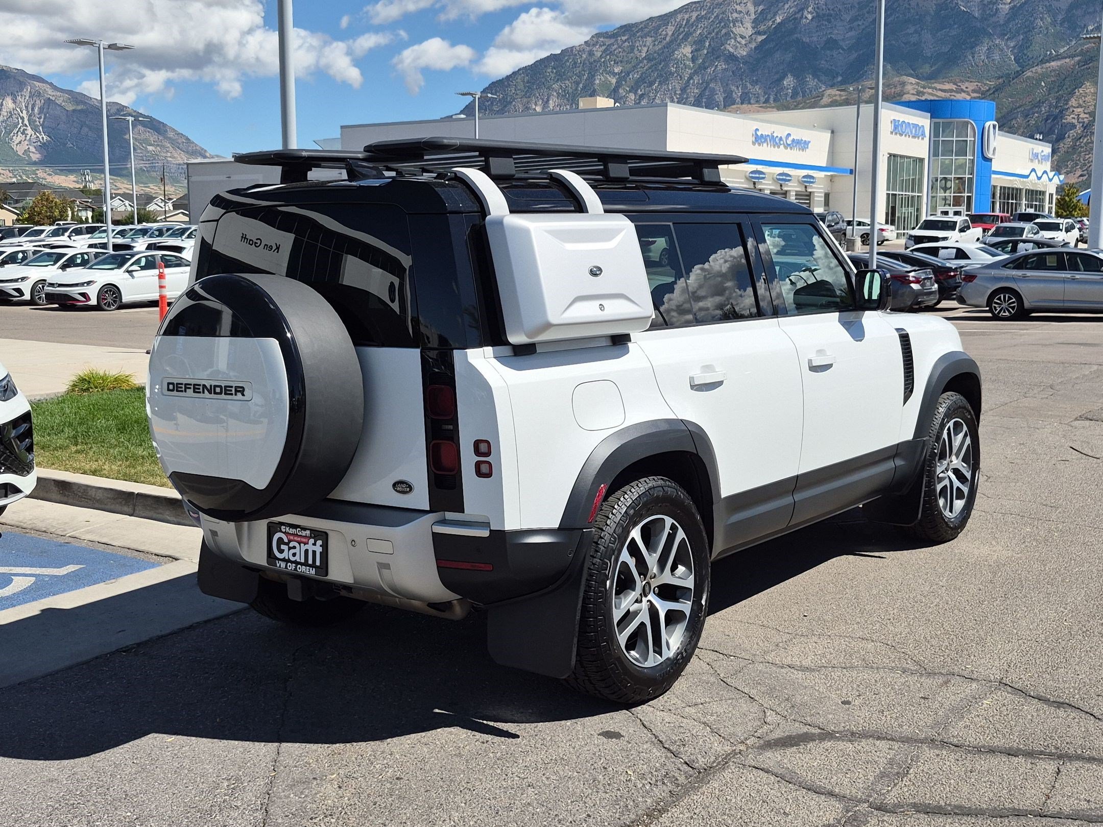 Used 2020 Fuji White Land Rover HSE image 3