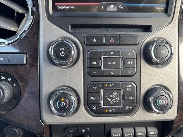 Used 2014 White Ford Platinum image 19
