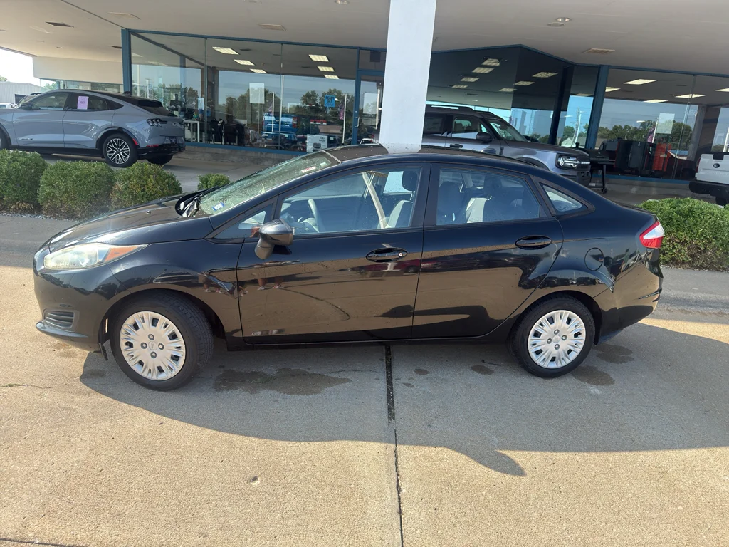 Used 2019 Shadow Black Ford S image 12