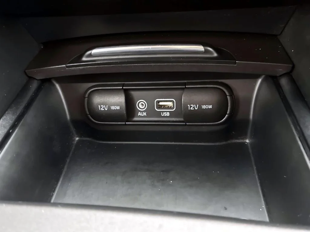 Used 2017 Snow White Pearl Kia LX image 27