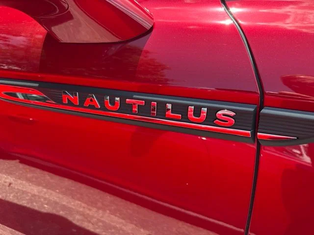 Used 2020 Red Lincoln Standard image 11