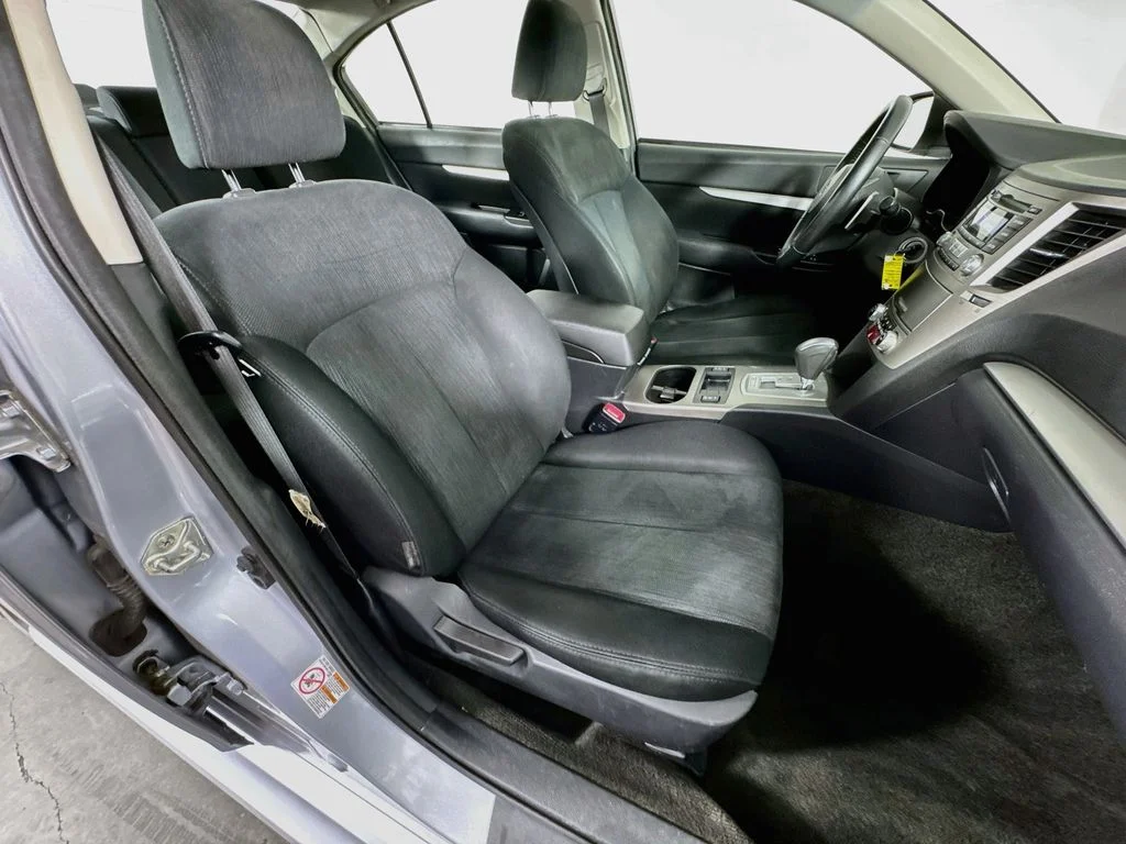 Used 2013 Silver Subaru 2.5i image 31