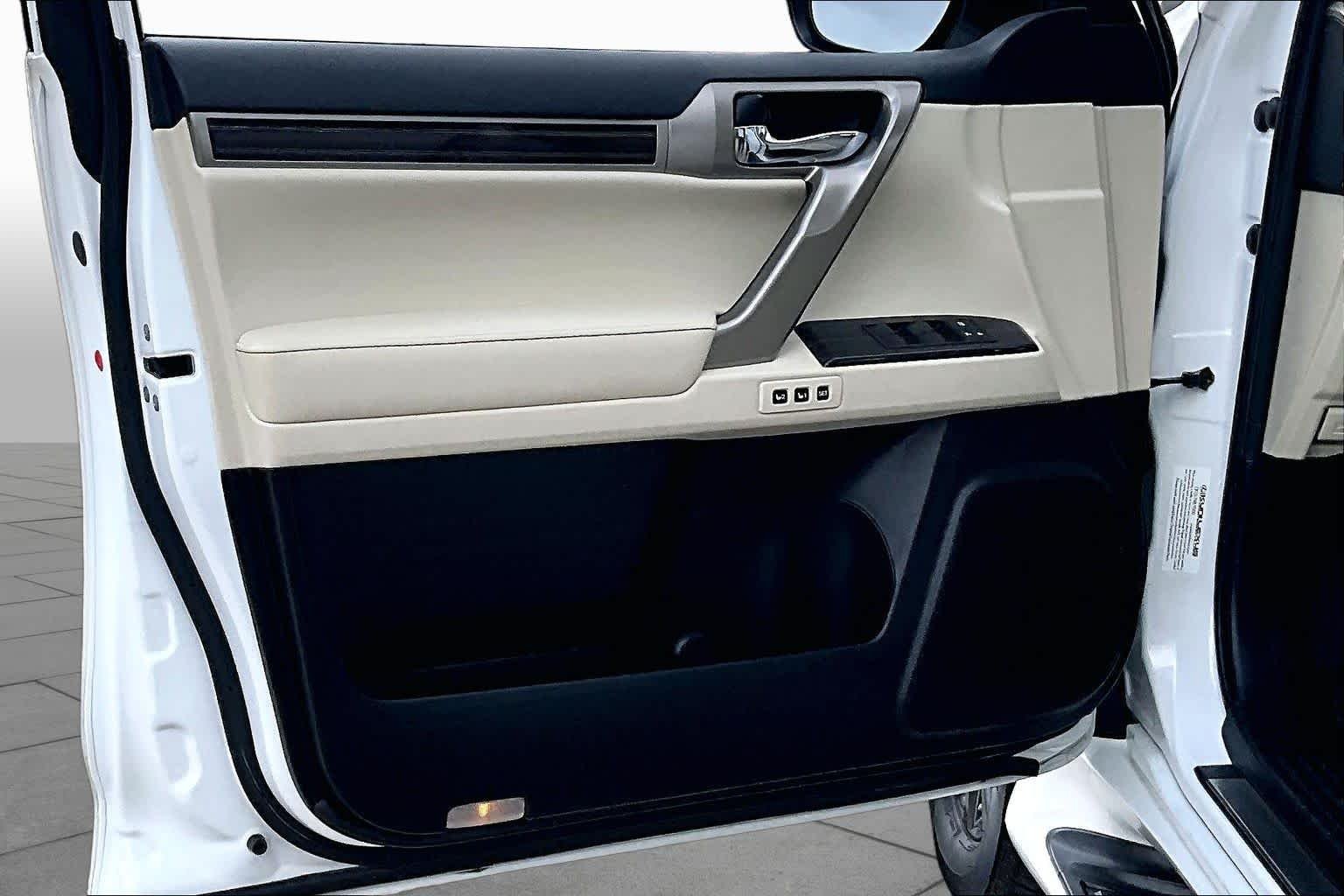 Used 2020 Starfire Pearl Lexus Premium image 22