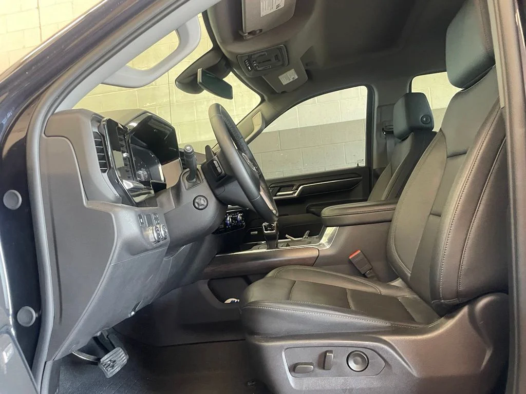 Used 2024 Silver GMC SLT image 10