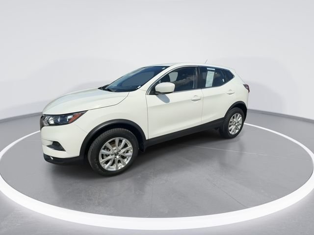 Used 2021 White Nissan S image 4