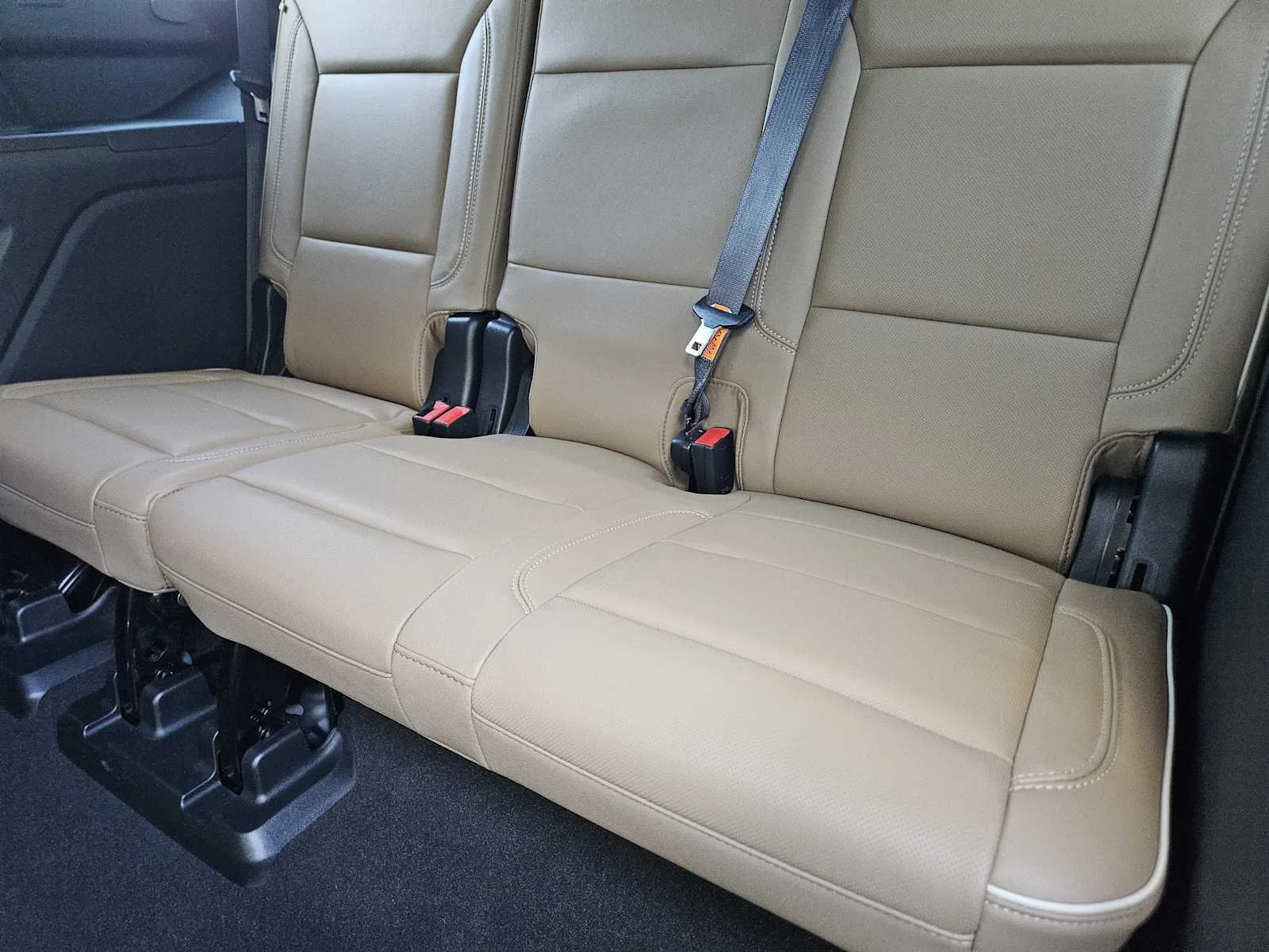Used 2023 Empire Beige Metallic Chevrolet Premier image 22