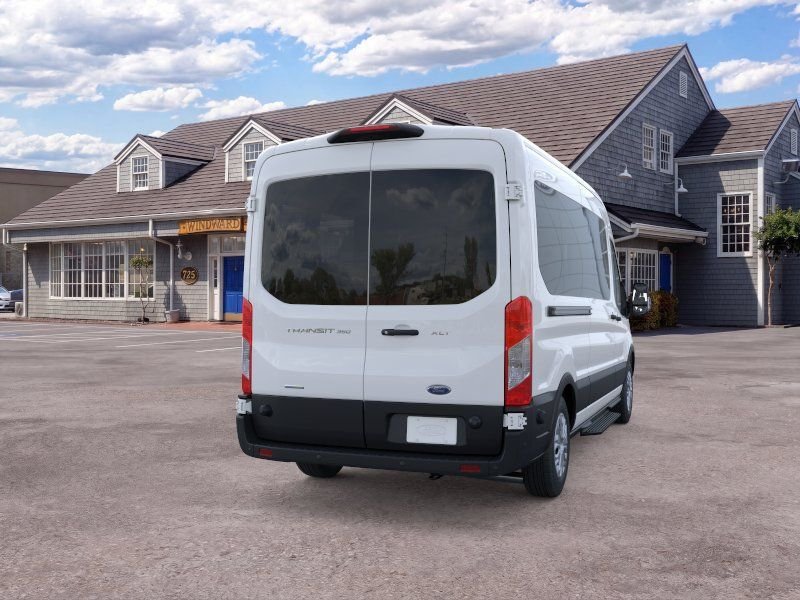 New 2025 Oxford White Ford XLT image 8