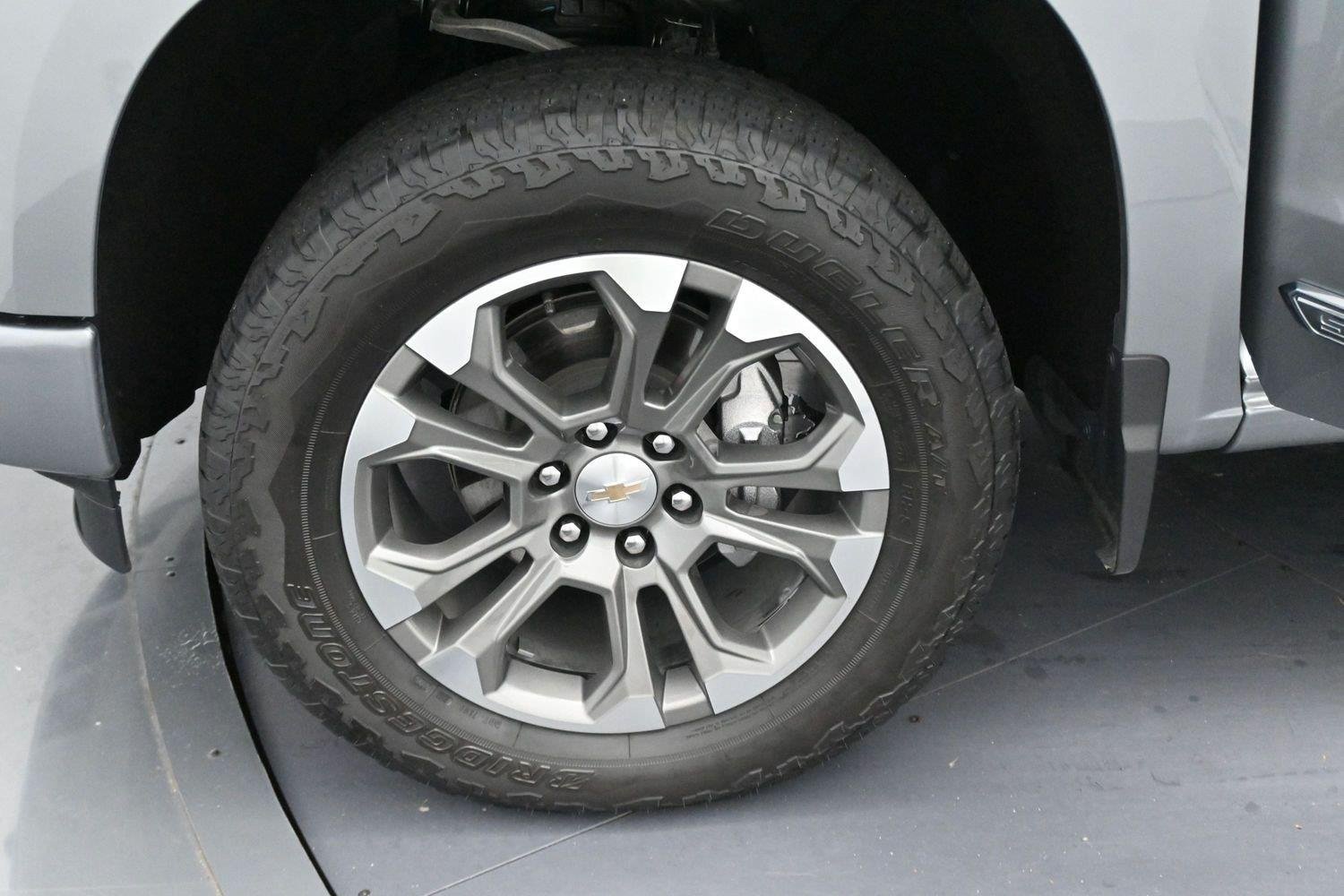 Used 2025 Sterling Gray Metallic Chevrolet High Country image 37