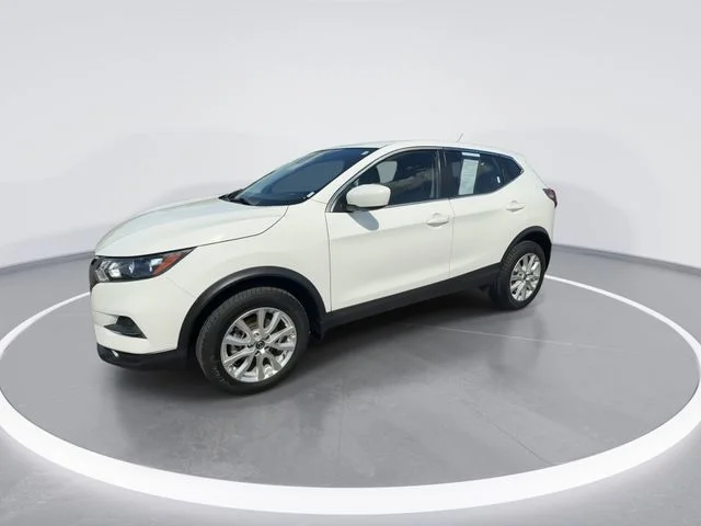 Used 2021 White Nissan S image 4