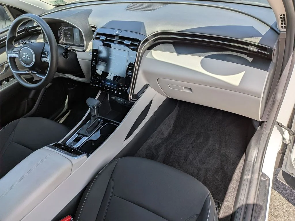 Used 2024 White Hyundai SEL image 31