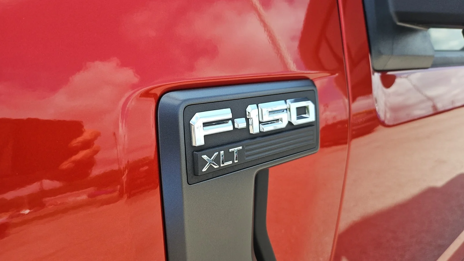 Used 2023 Red Ford XLT image 10
