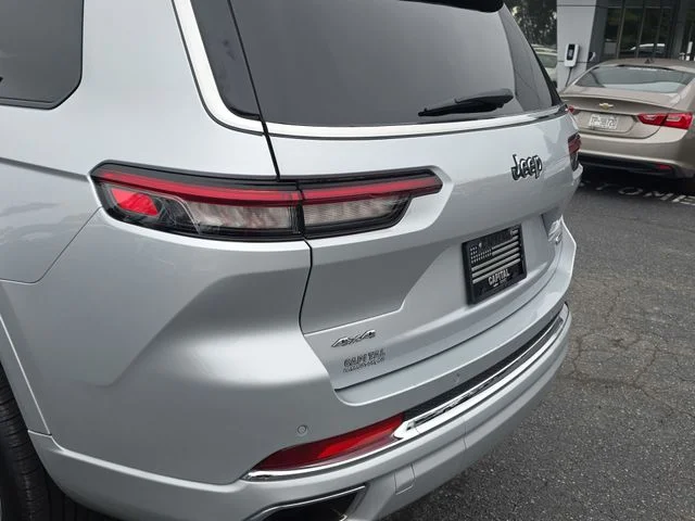 Used 2024 Silver Jeep Overland image 37