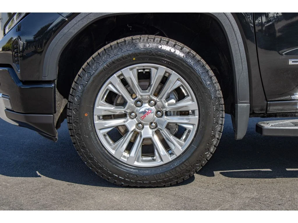 Used 2024 Onyx Black GMC Denali image 5