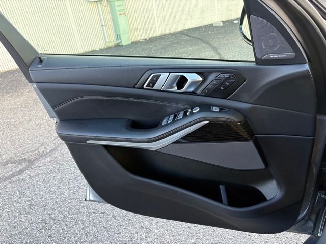 Used 2024 Gray Metallic BMW M60i image 25