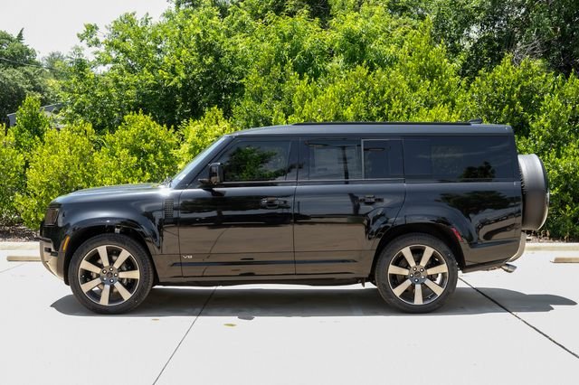 New 2026 Santorini Black Metallic Land Rover V8 image 11