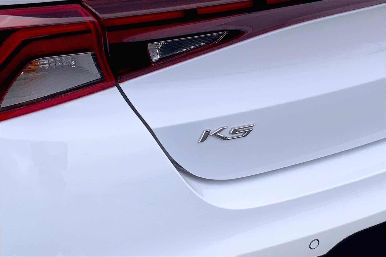 Used 2021 Glacial White Pearl Kia EX image 10