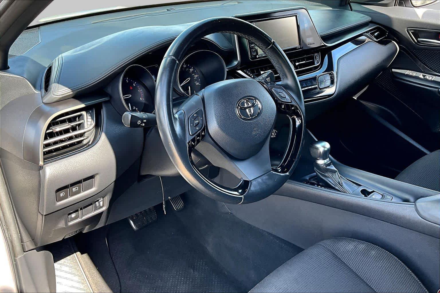 Used 2018 Silver Knockout Metallic Toyota XLE Premium image 17