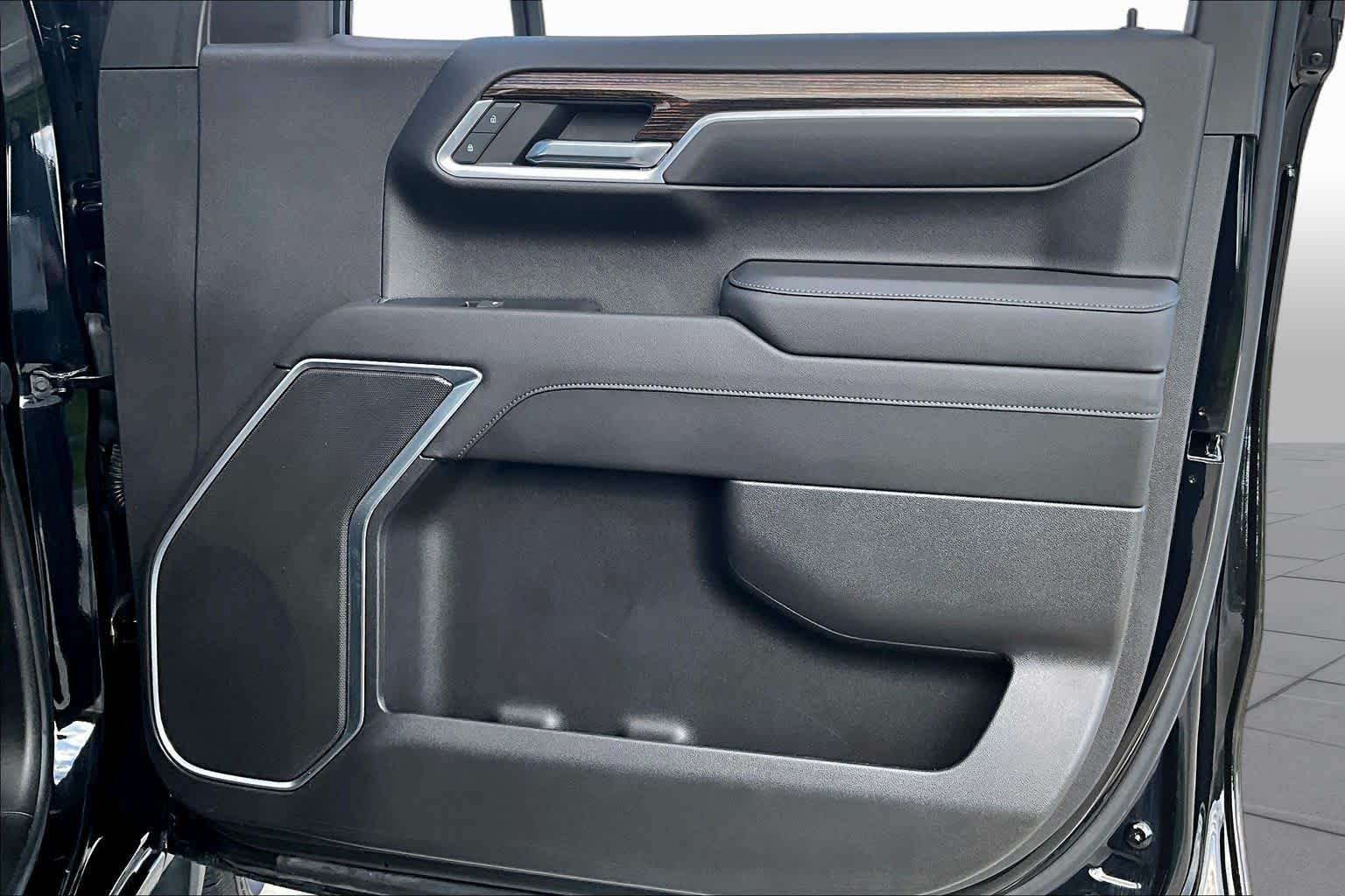 Used 2022 Onyx Black GMC Elevation image 26
