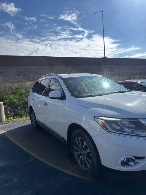 Used 2015 Nissan Pathfinder SL with VIN 5N1AR2MM6FC712910 for sale in Janesville, WI