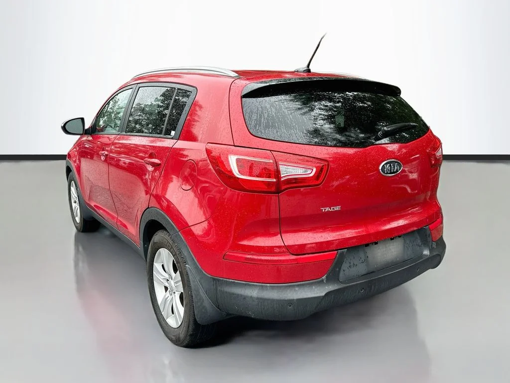 Used 2012 Red Kia LX image 7