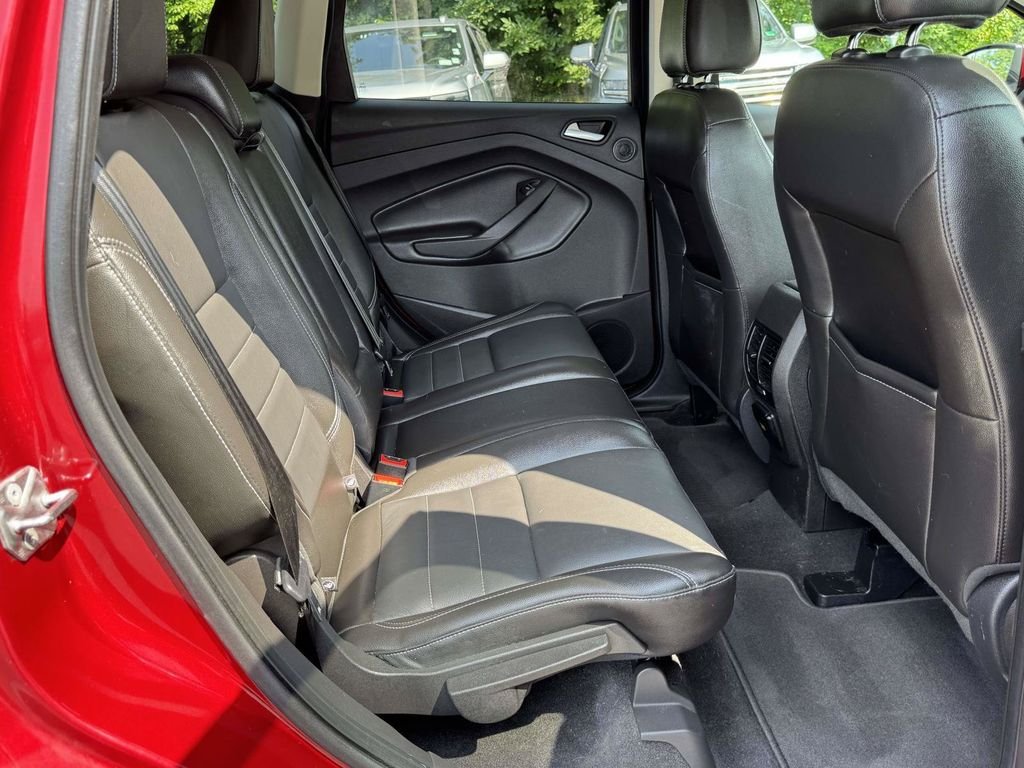 Used 2015 Red Ford SE image 16